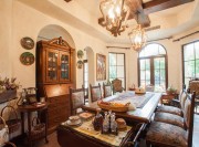 美式鄉(xiāng)村風(fēng)格240平米別墅餐廳吊頂裝修效果圖 美式鄉(xiāng)村風(fēng)格240平米別墅餐廳吊頂裝修效果圖