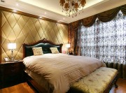 實木經(jīng)典新古典風格100平米二居室臥室吊頂裝修效果圖