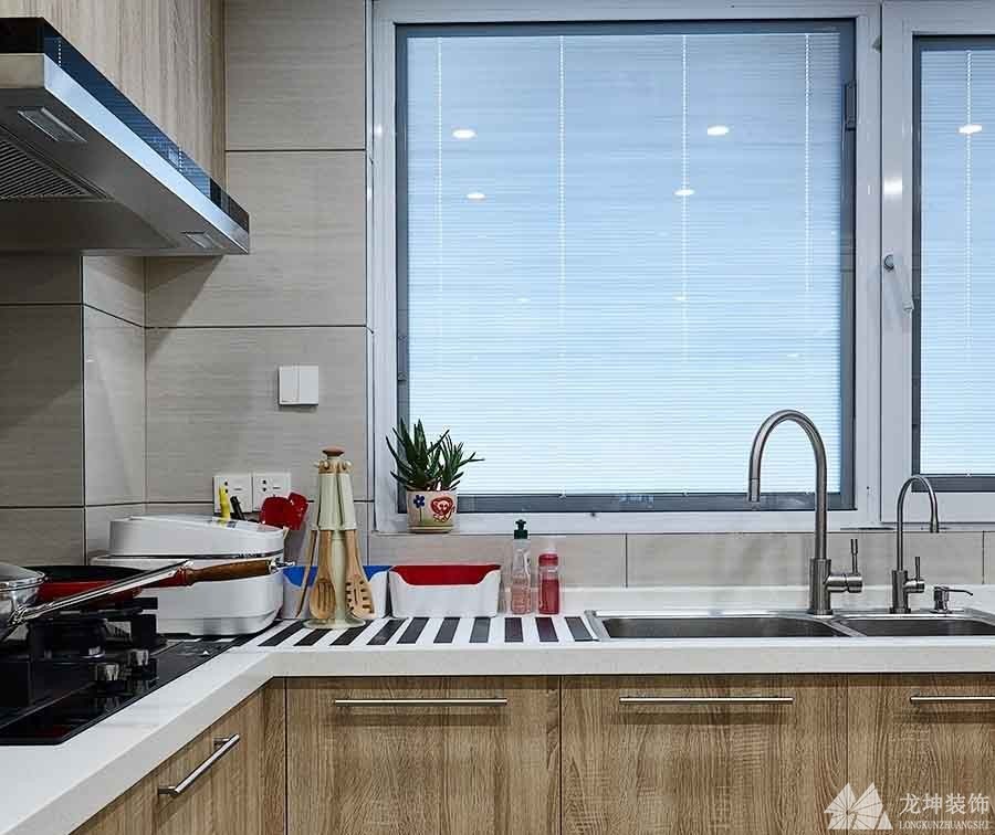 精致品位現代90平米二居室廚房櫥柜裝修效果圖