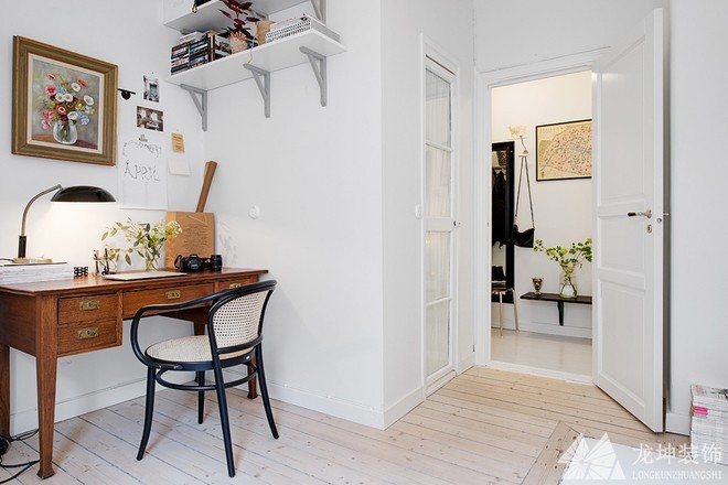 純白精致北歐風(fēng)格60平米一居室書房背景墻裝修效果圖