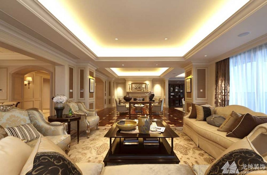 米色現(xiàn)代歐式風格140平米四居室客廳吊頂裝修效果圖