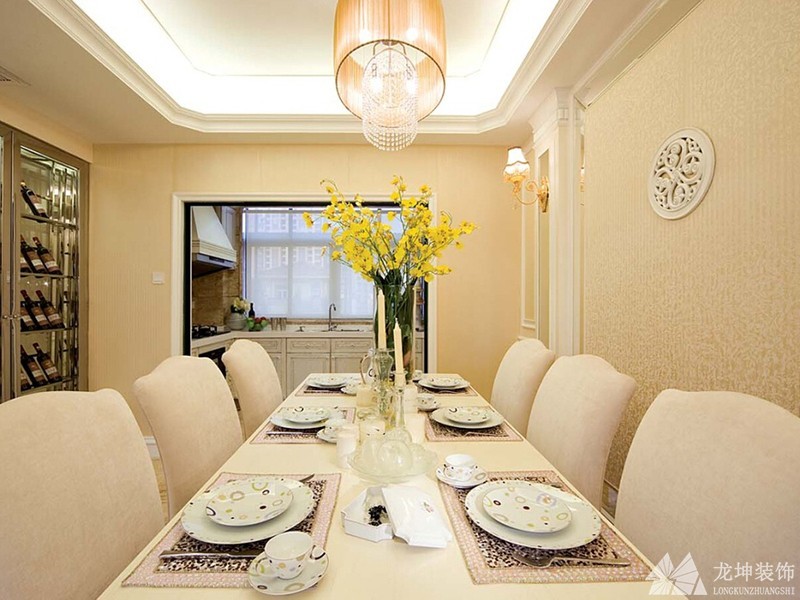 優雅大方歐式風格130平米四居室餐廳吊頂裝修效果圖