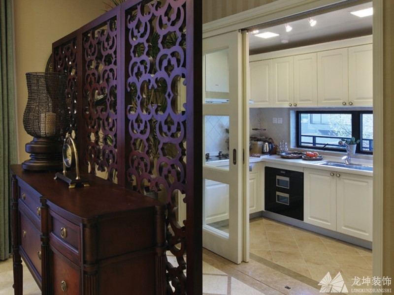歐式優雅大氣130平米三居室廚房櫥柜裝修效果圖