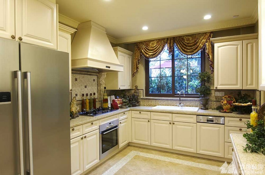 高貴華麗歐式風格220平米別墅廚房櫥柜裝修效果圖
