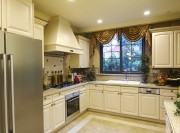 高貴華麗歐式風格220平米別墅廚房櫥柜裝修效果圖