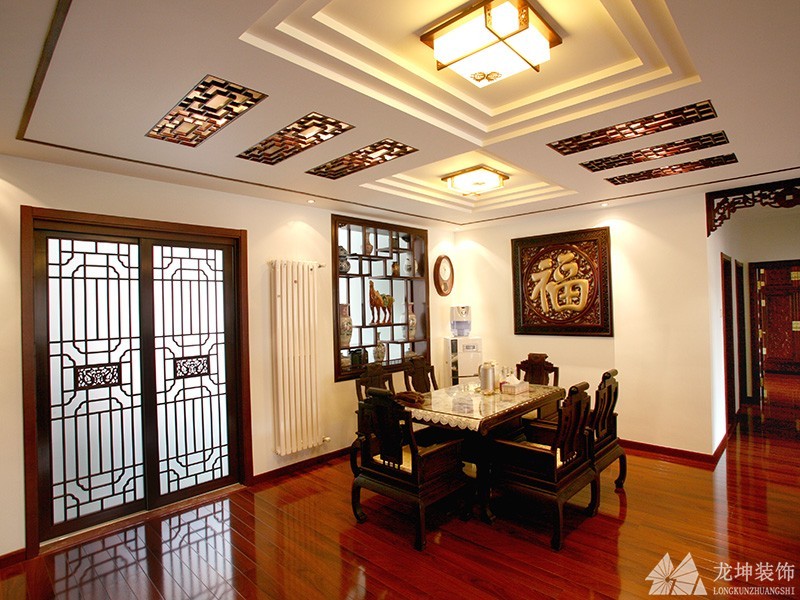 古典大氣中式風格120平米三居室餐廳吊頂裝修效果圖