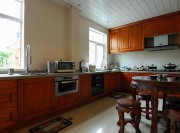 溫和簡約中式風(fēng)格300平米別墅廚房櫥柜裝修效果圖