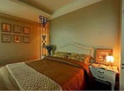 暖黃溫馨田園風(fēng)格90平米二居室臥室背景墻裝修效果圖