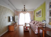 溫馨淡雅田園風格80平米二居室客廳吊頂裝修效果圖