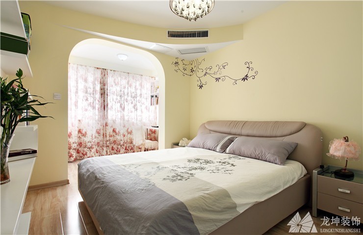 溫馨雅致田園風格100平米三居室臥室背景墻裝修效果圖