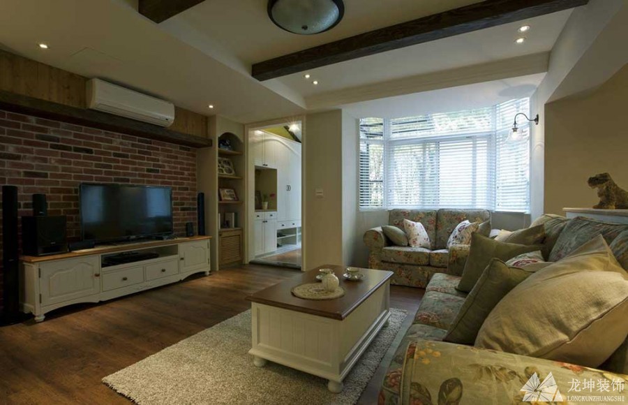 美式鄉(xiāng)村田園90平米復(fù)式裝修效果圖