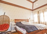 原木精致田園風格220平米別墅臥室背景墻裝修效果圖