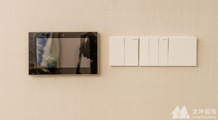 裝修時，先貼壁紙還是先裝開關？